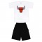 ΠΑΙΔΙΚΟ ΣΕΤ ΚΟΝΤΟΜΑΝΙΚΟ ΜΕ ΒΕΡΜΟΥΔΑ CHICAGO BULLS